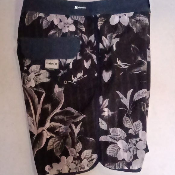 Hurley Phantom swim trunks - Picture 1 of 2